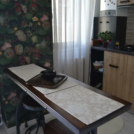 Apartment Solid 387 *
