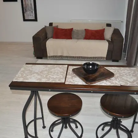 Solid 387 Mamaia